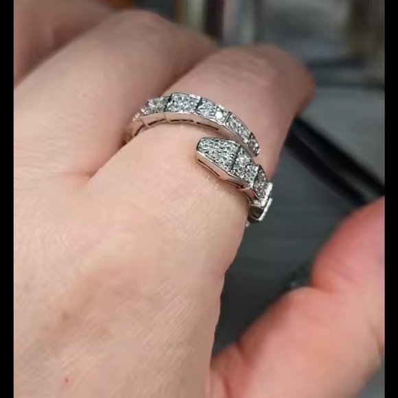 Serpenti Elegant Silver Crystal Ring - Picture 8 of 8